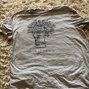 Gray Short Sleeve Tee with 'Grow In Grace' Floral Design with biblical psalm